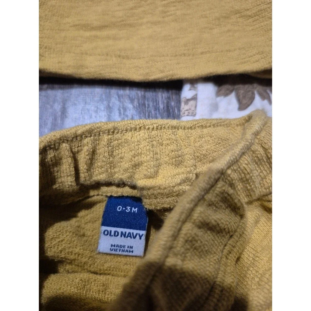 Old navy baby boy clothing lot size 0-3 months